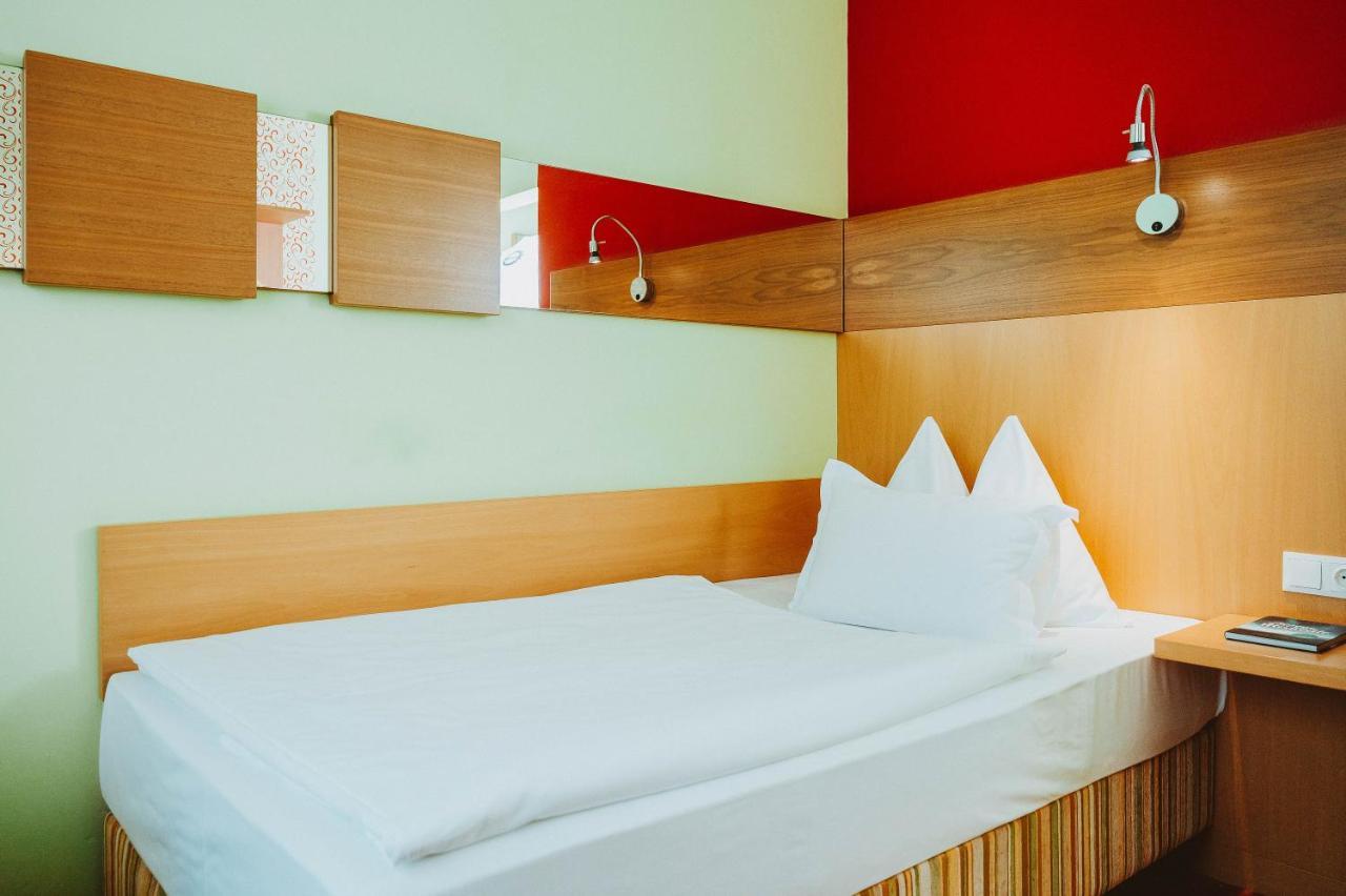 Hotel Bruecklwirt نيكالسدورف المظهر الخارجي الصورة
