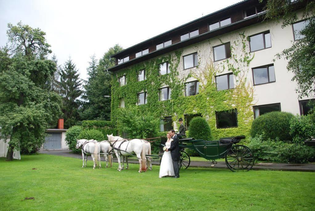 Hotel Bruecklwirt نيكالسدورف المظهر الخارجي الصورة